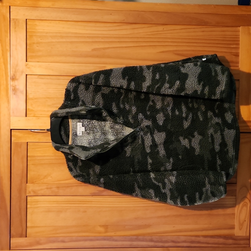 Koolaburra by Ugg 1/2 zip camo sherpa